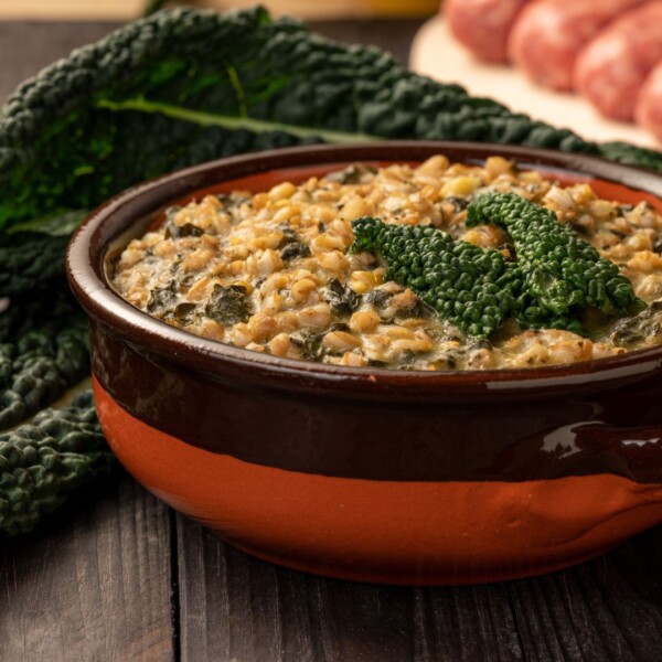 Pranzi sani in ufficio zuppa con ceci e cavolo nero